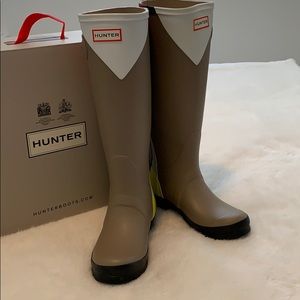 Hunter size6 brand new multi color